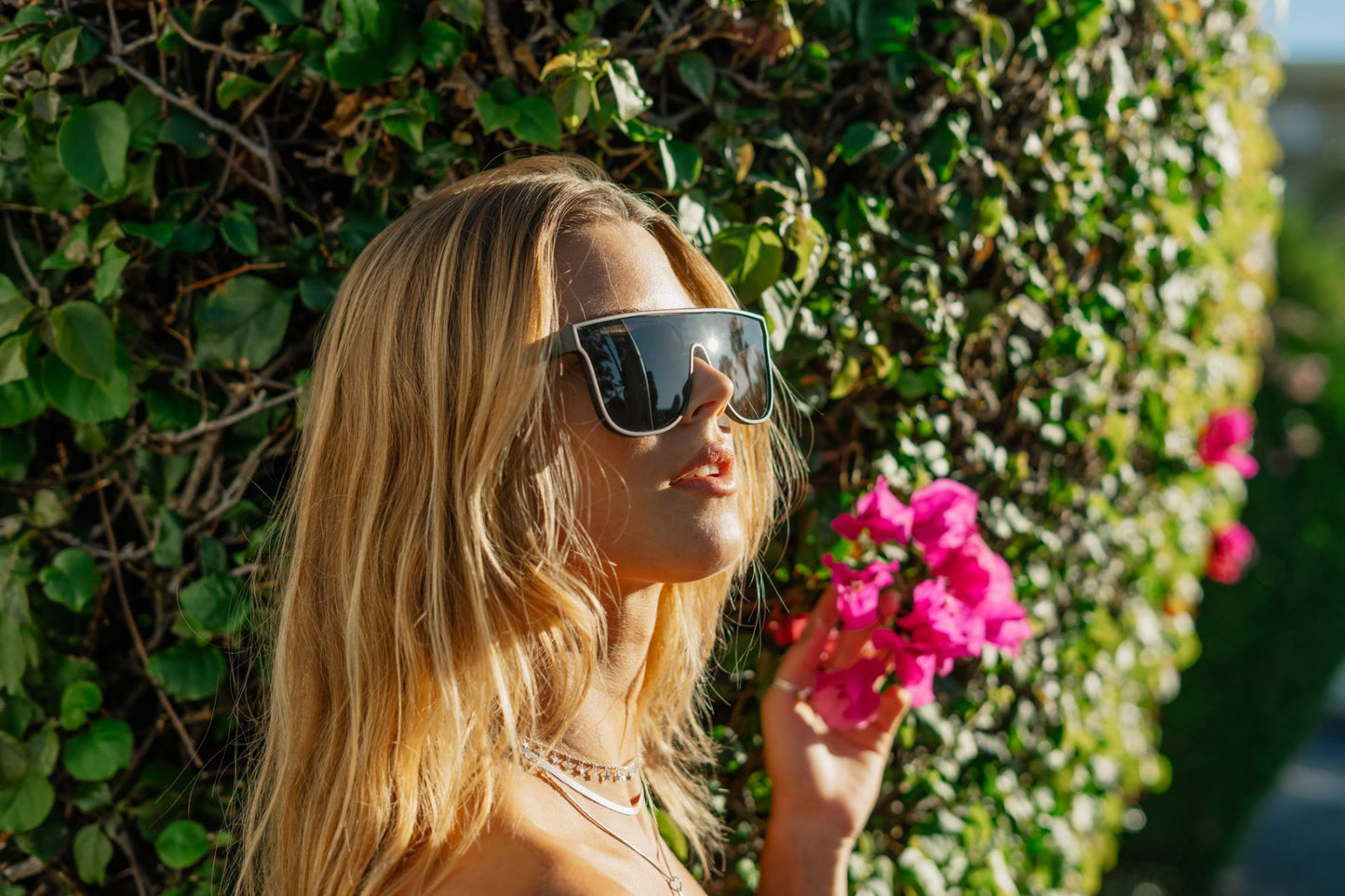 Elegant Black Oversized Sunglasses for Women