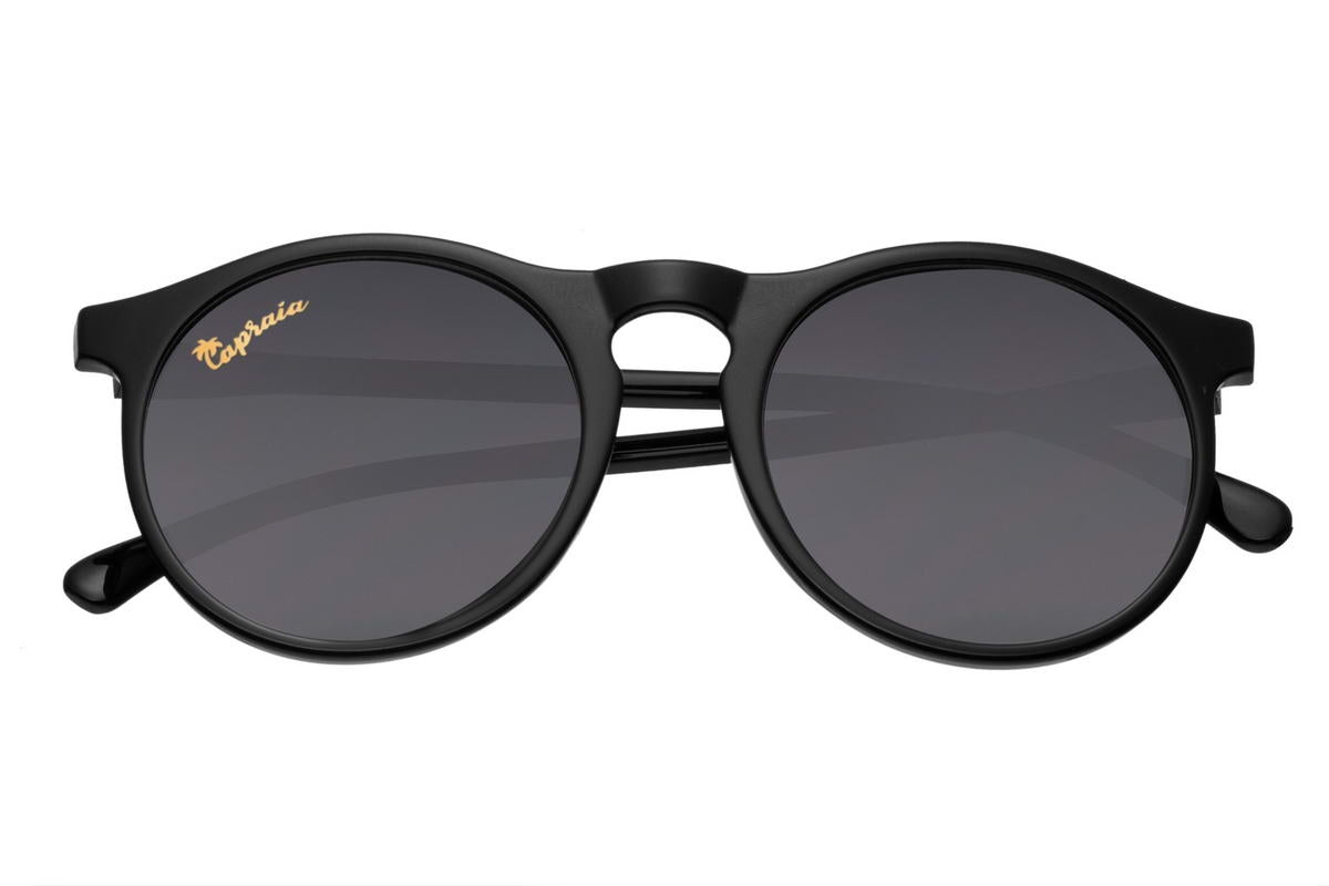 Upgrade your style with these Black Round Sunglasses, a perfect blend of classic design and modern functionality. Designed to keep your eyes protected while enhancing your look, these sunglasses are a wardrobe essential.
