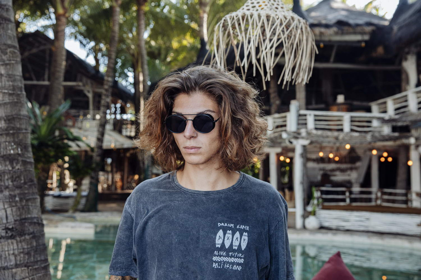 Black Round Sunglasses - Timeless Elegance with Essential UV Protection
Achieve effortless style with these Black Round Sunglasses, designed for a sleek and sophisticated look. Combining premium materials with optimal UV protection, these sunglasses are a must-have accessory for any occasion.