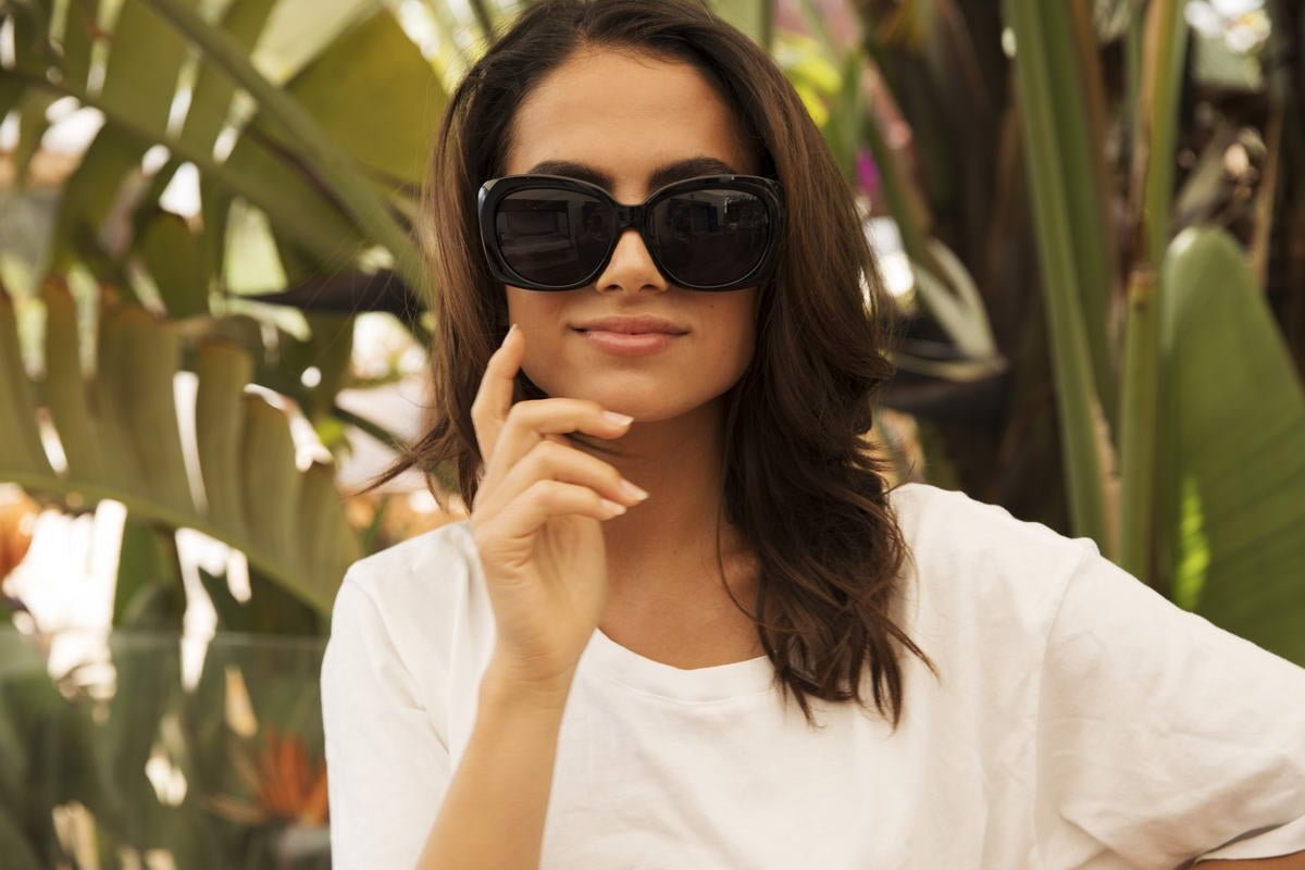 Black Oversized Sunglasses – Timeless Elegance with Maximum Protection
Upgrade your style with our Black Oversized Sunglasses, the perfect accessory for bold and versatile looks. 