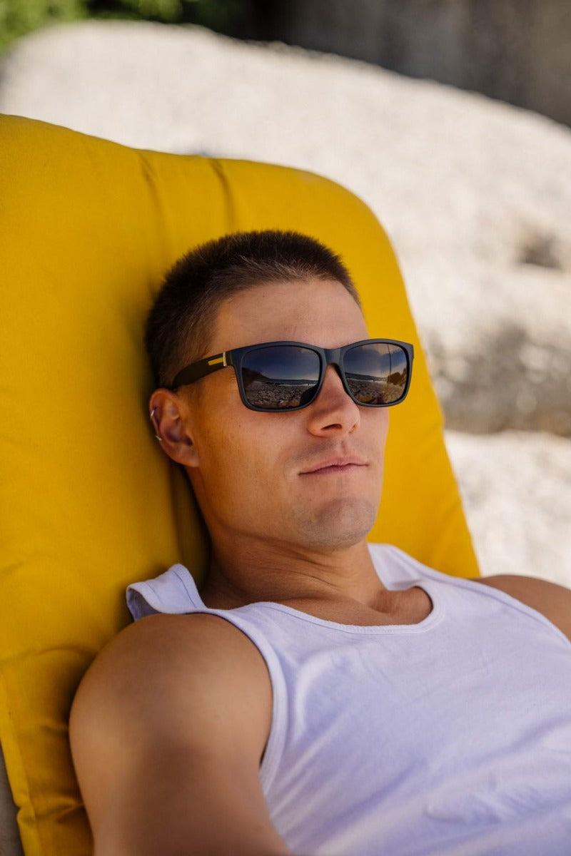 man wearing eco black sunglass and enjoying summers at paris