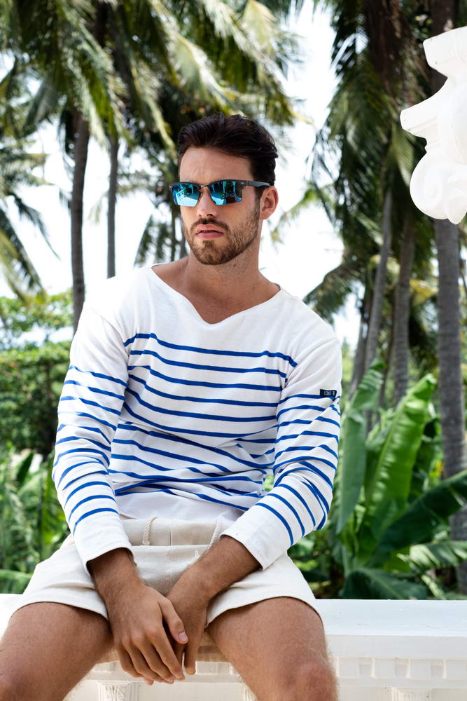 man enjoying coastal summers with sunglass station mirrored sunglasses