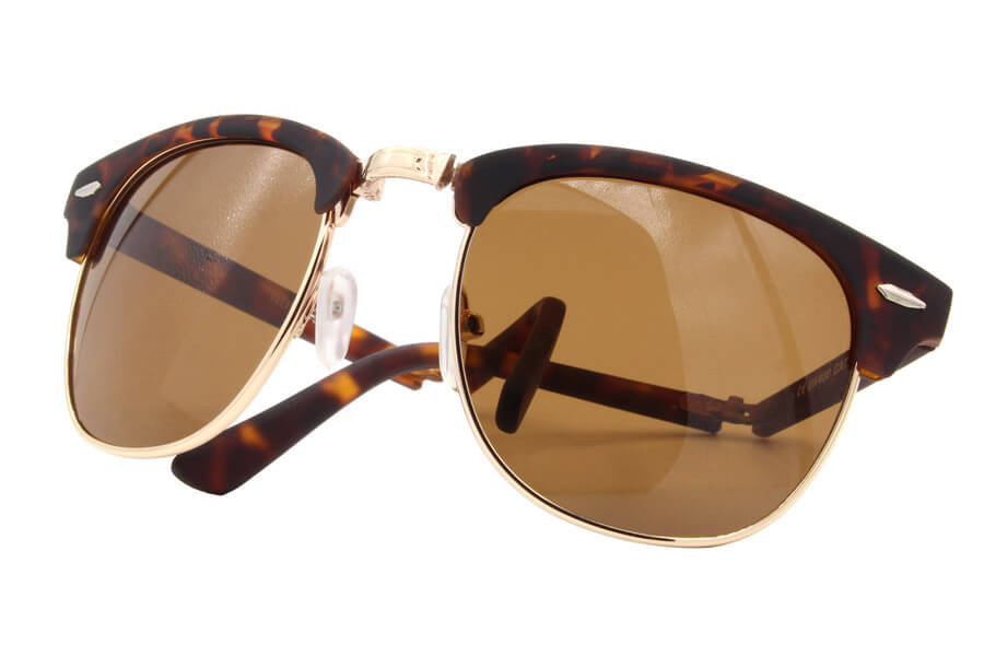 foldable clubmaster with brown tortoiseshell frames easy to carry 