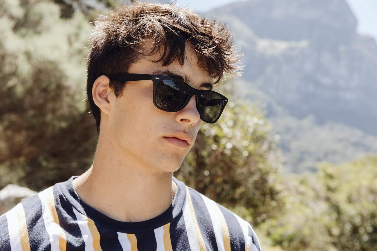Man wearing matte black sunglasses for casual outdoor style and everyday wear