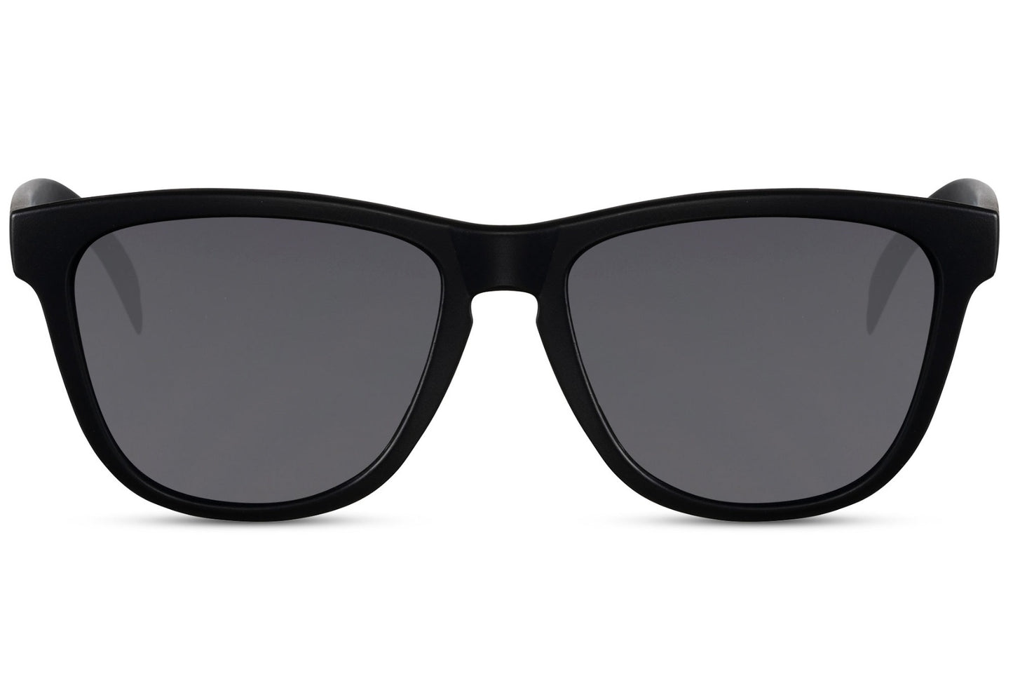 wayfarer sunglasses with black frame for simple and casual styling