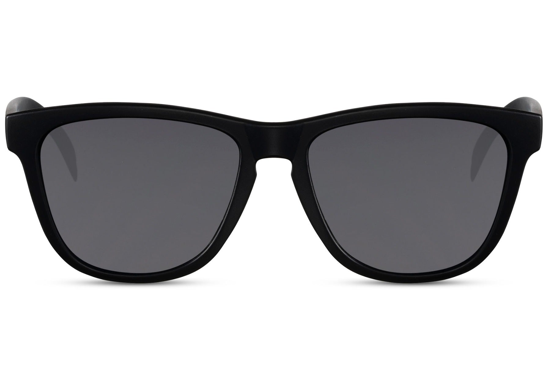 wayfarer sunglasses with black frame for simple and casual styling