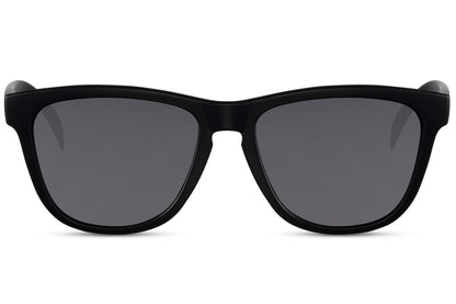wayfarer sunglasses with black frame for simple and casual styling