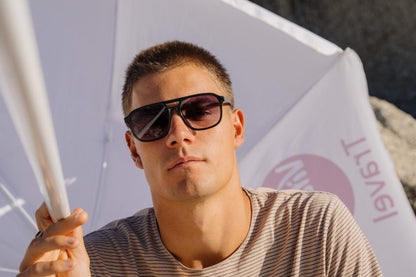 Aviator sunglasses styled in an urban fashion look, perfect for confident everyday outfits and modern streetwear