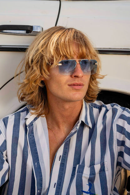 Blue tinted oversized sunglasses worn in a street style look, ideal for casual outfits and everyday fashion
