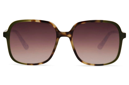 Classic oversized sunglasses with bold frame and gradient lenses, reflecting modern European style and effortless fashion