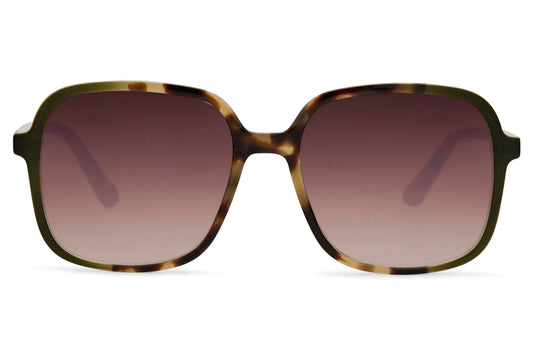 European oversized sunglasses in tortoiseshell frame with gradient lenses, combining timeless style with modern everyday eye protection