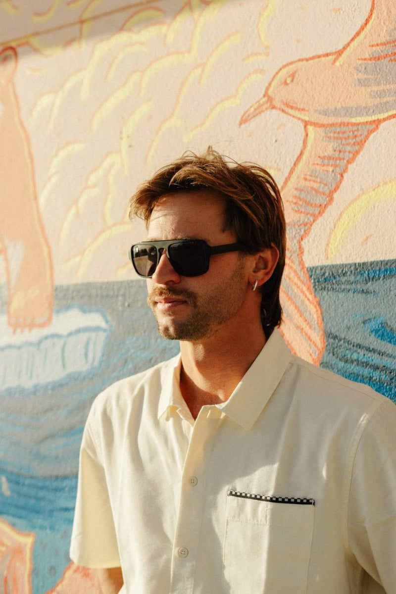 Man wearing urban aviator sunglasses styled with casual streetwear, ideal for city outfits and daily fashion