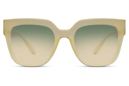 Vintage oversized sunglasses with light tinted lenses and bold frame, ideal for casual outfits and relaxed everyday styling